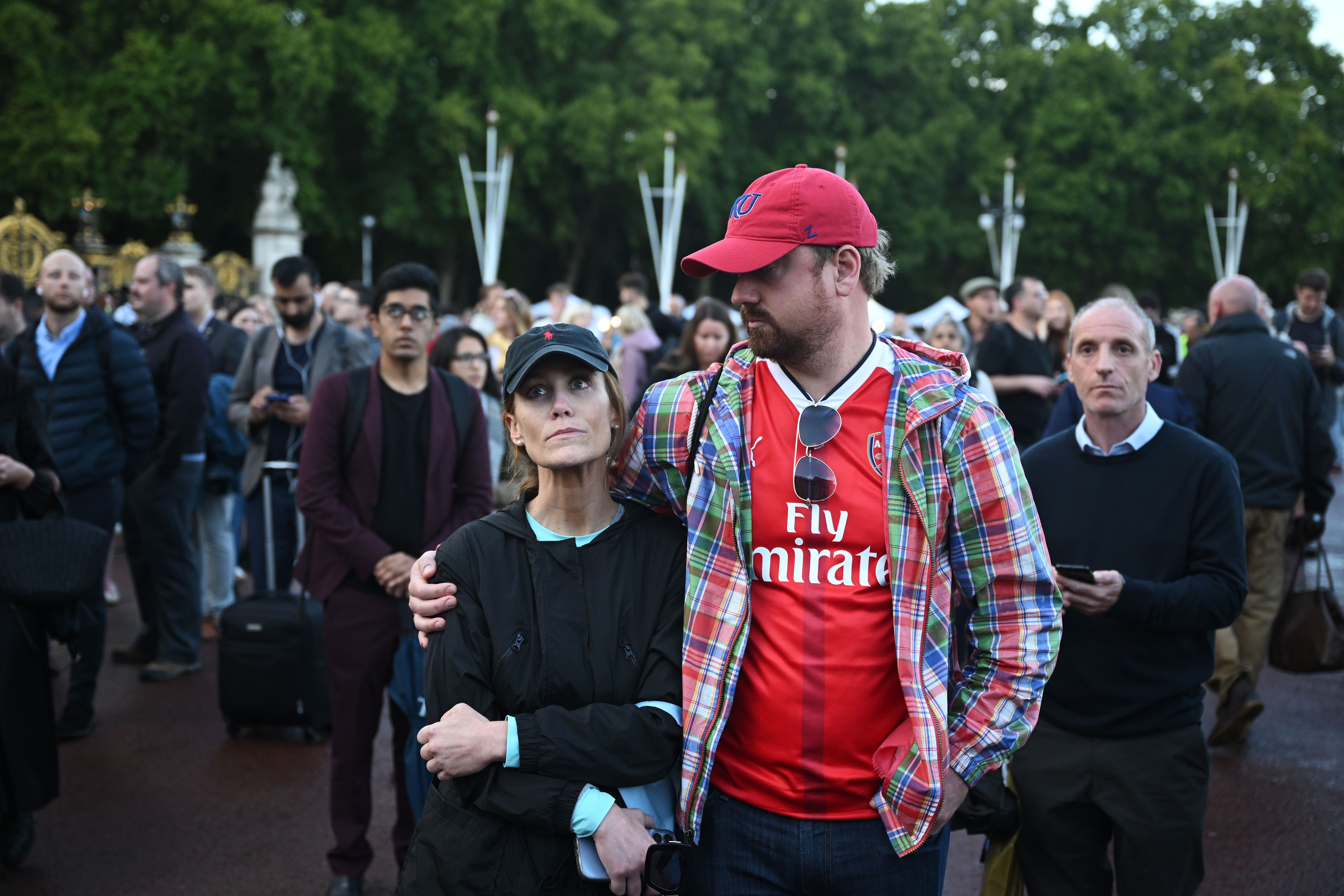 EN IMÁGENES | Dolor y luto en el Palacio de Buckingham por la reina Isabel II