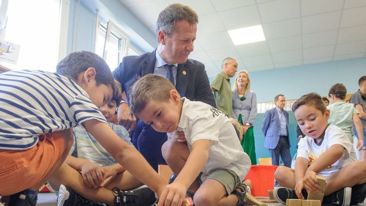 Jokin Bildarratz en su visita a un colegio de San Sebastián con motivo del inicio del curso escolar Jokin Bildarratz en su visita a un colegio de San Sebastián con motivo del inicio del curso escolar