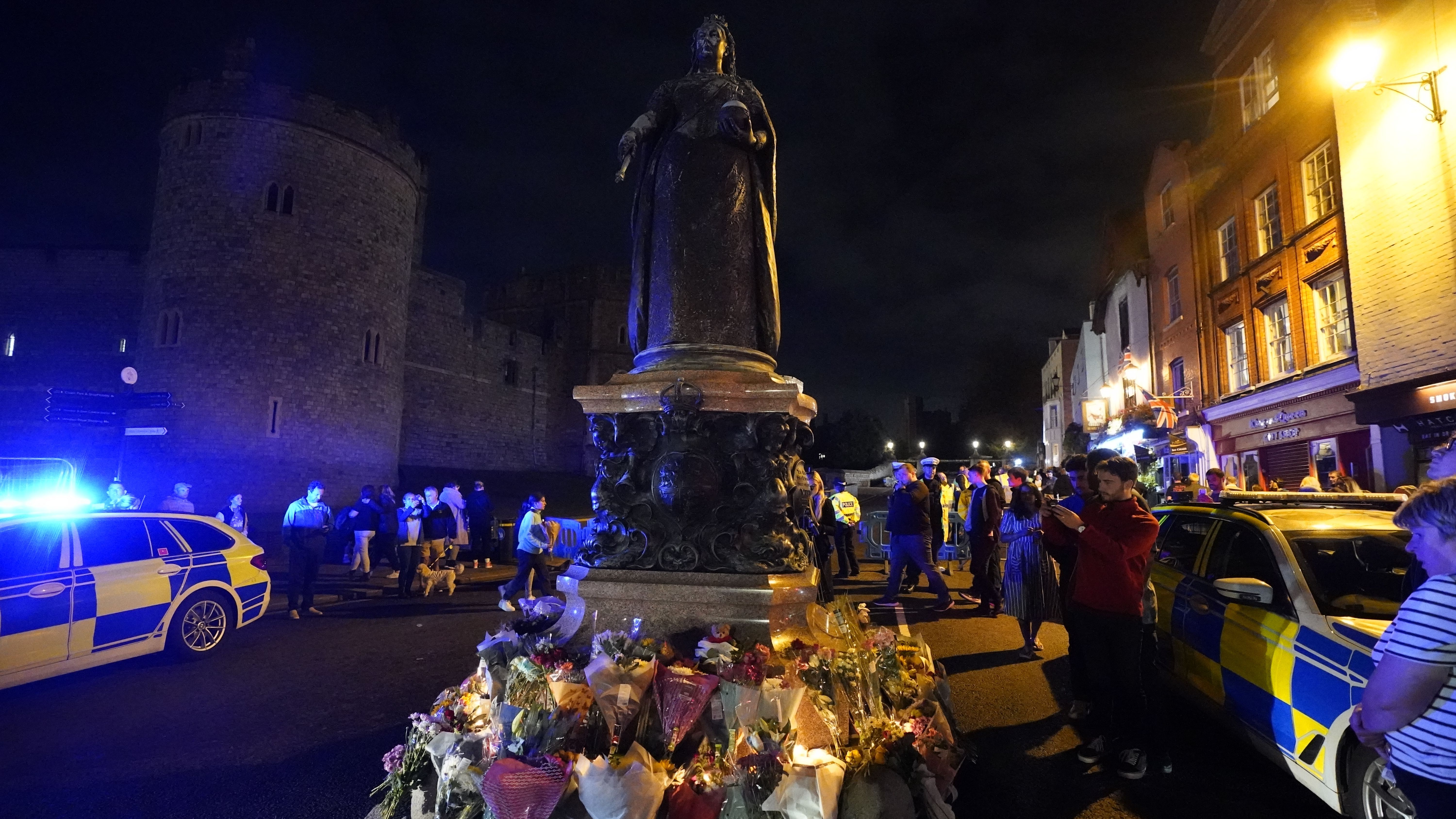 Las muestras de cariño a la reina Isabel II no cesan en Reino Unido