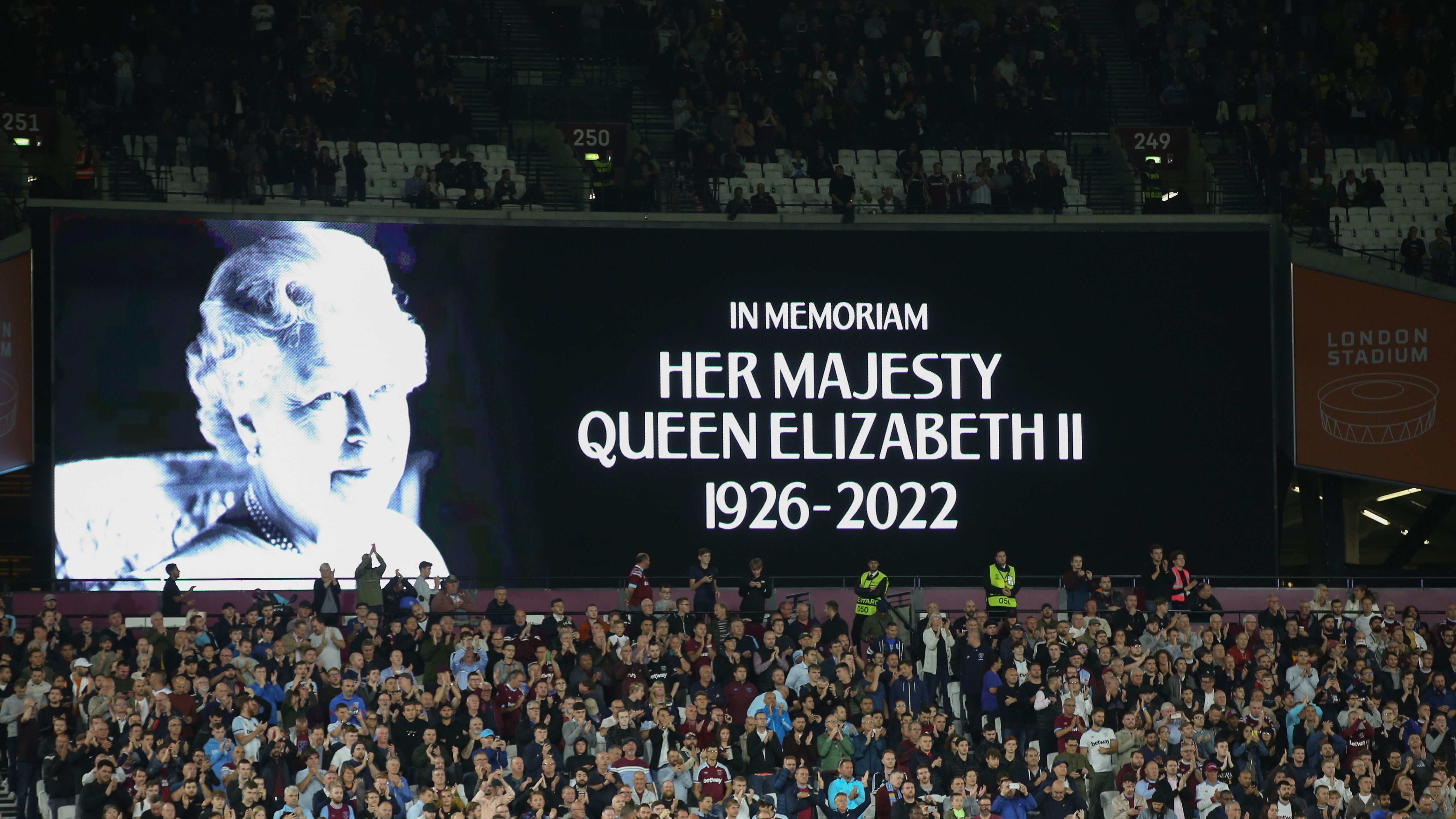 Numerosos homenajes a la reina Isabel II