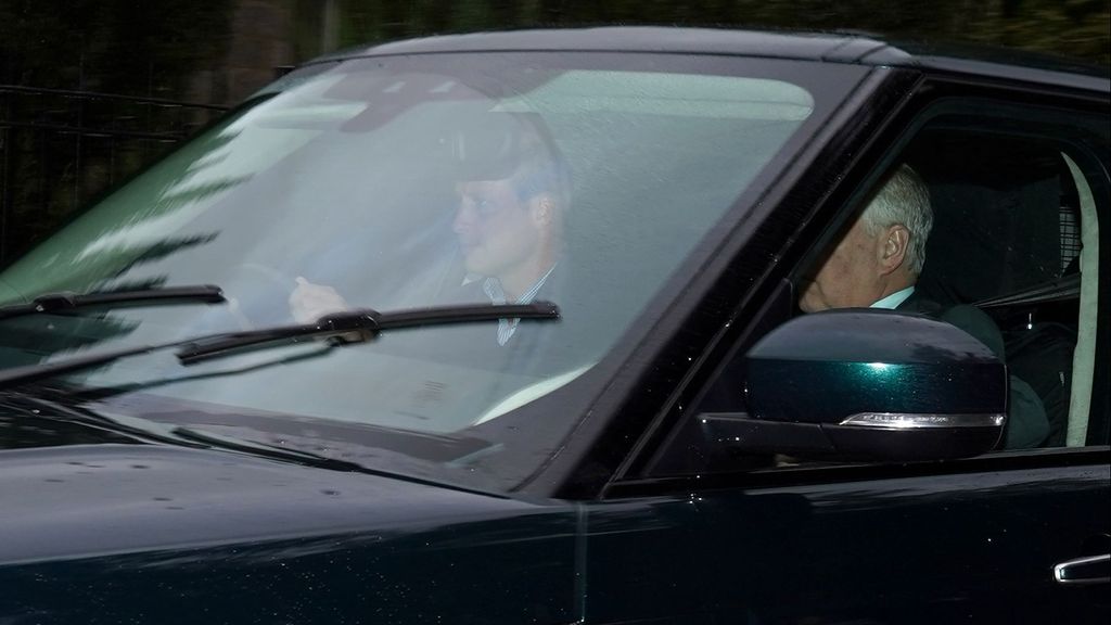 Un vehículo conducido por el príncipe William llega a Balmoral