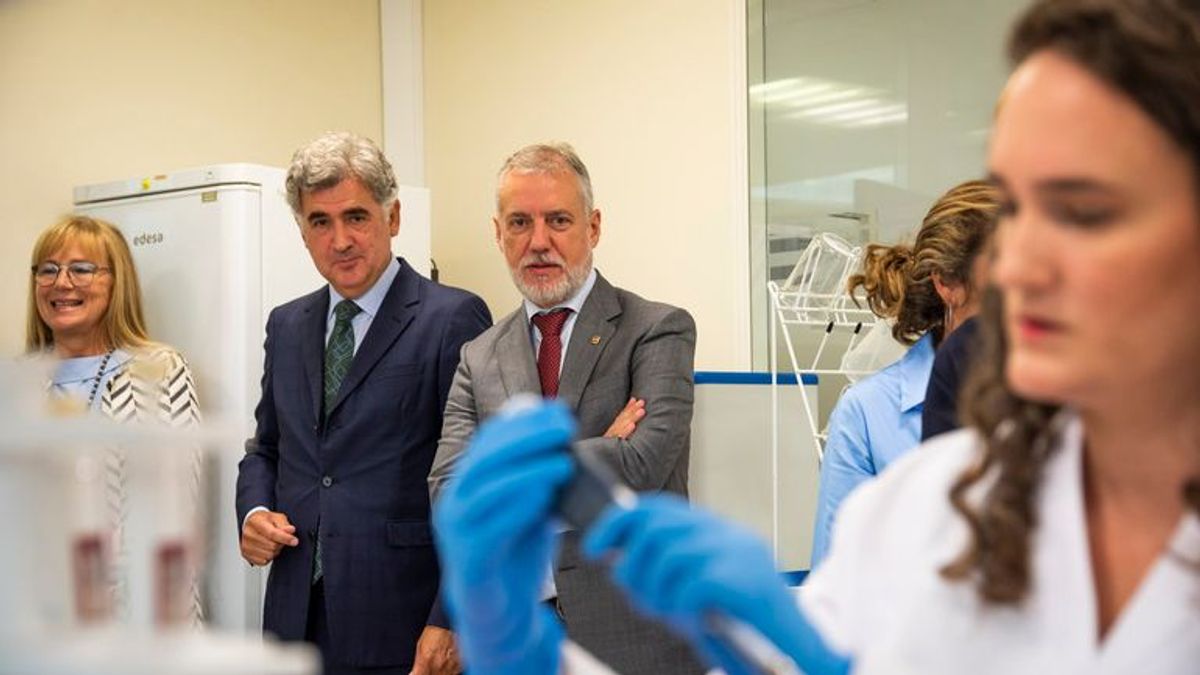 El Lehendakari, Iñigo Urkullu, durante su visita a Oncomatryx El Lehendakari, Iñigo Urkullu, durante su visita a Oncomatryx