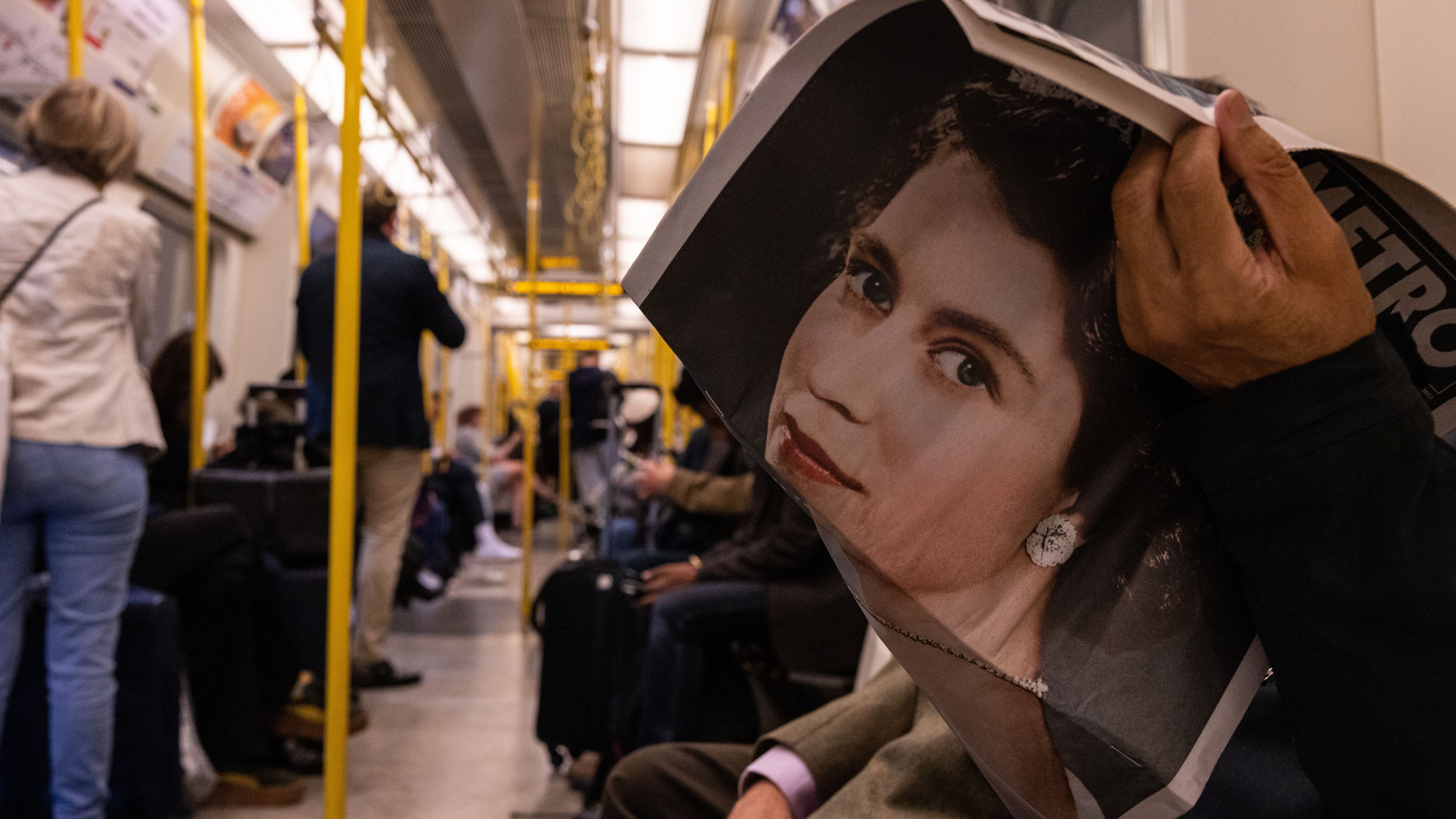 EN IMÁGENES | Dolor y luto en el Palacio de Buckingham por la reina Isabel II