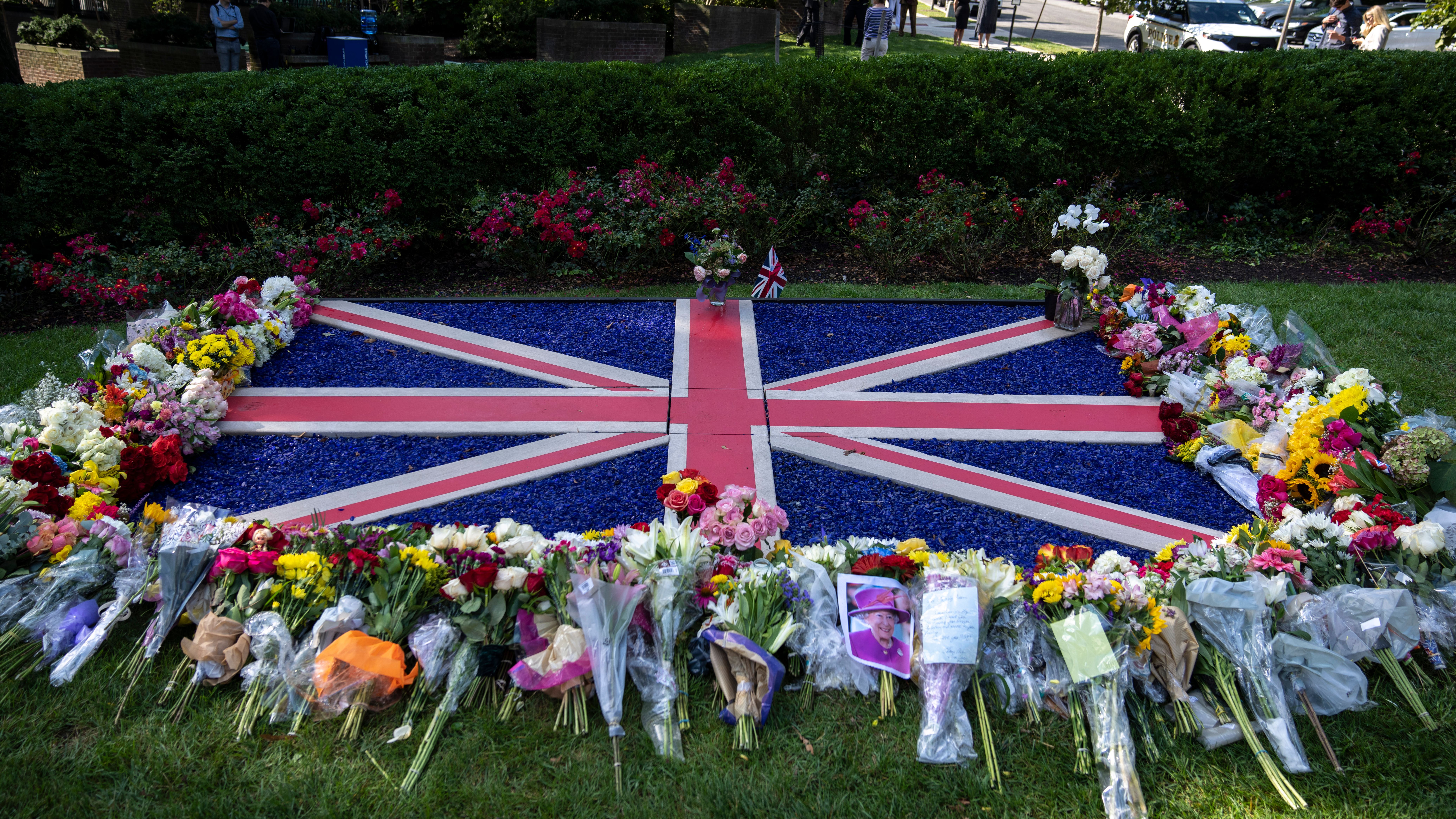 EN IMÁGENES | Dolor y luto en el Palacio de Buckingham por la reina Isabel II