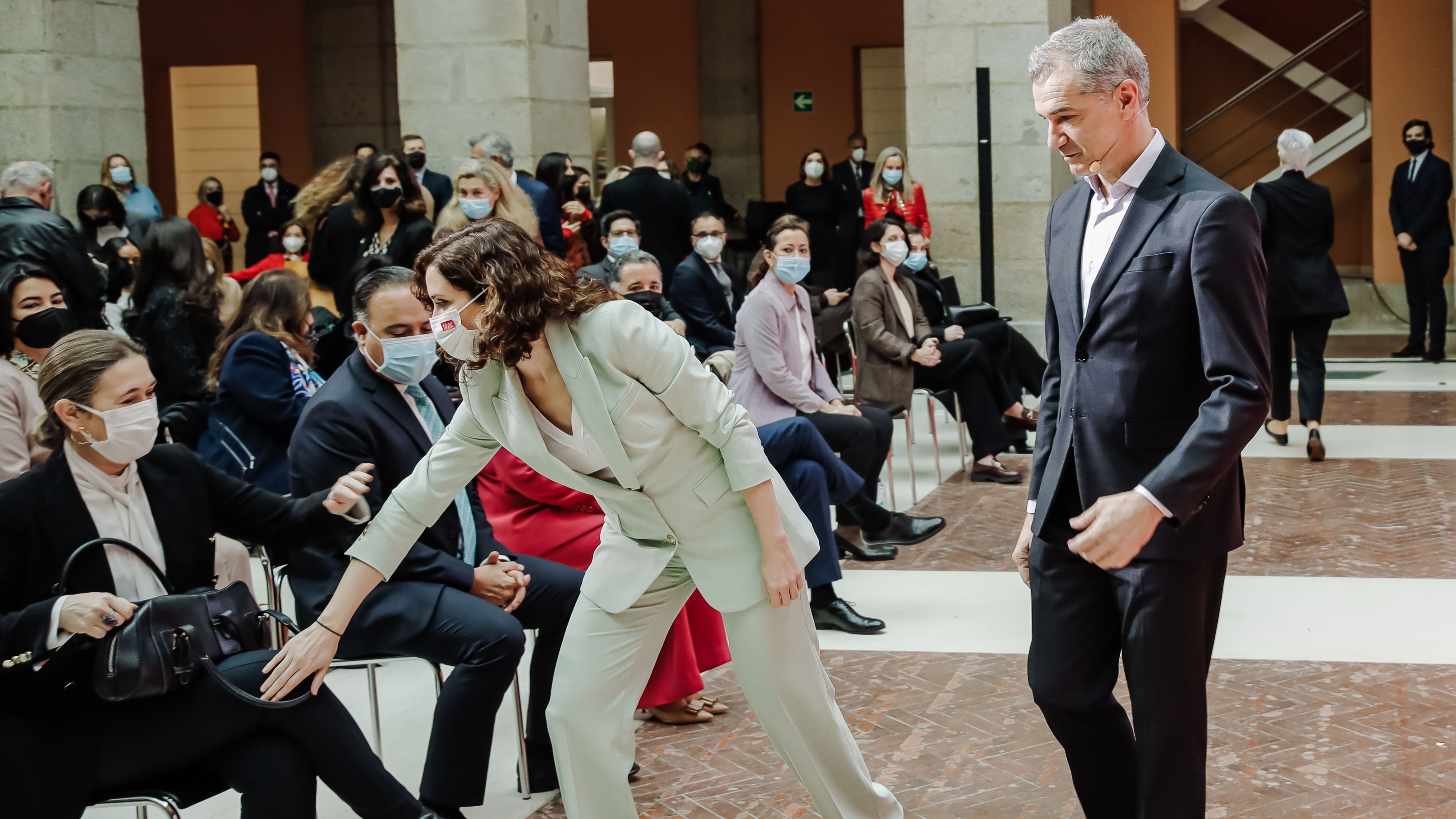 La presidenta de la CAM, Isabel Díaz Ayuso junto a la consejera de Cultura, Marta Rivera y Toni Cantó