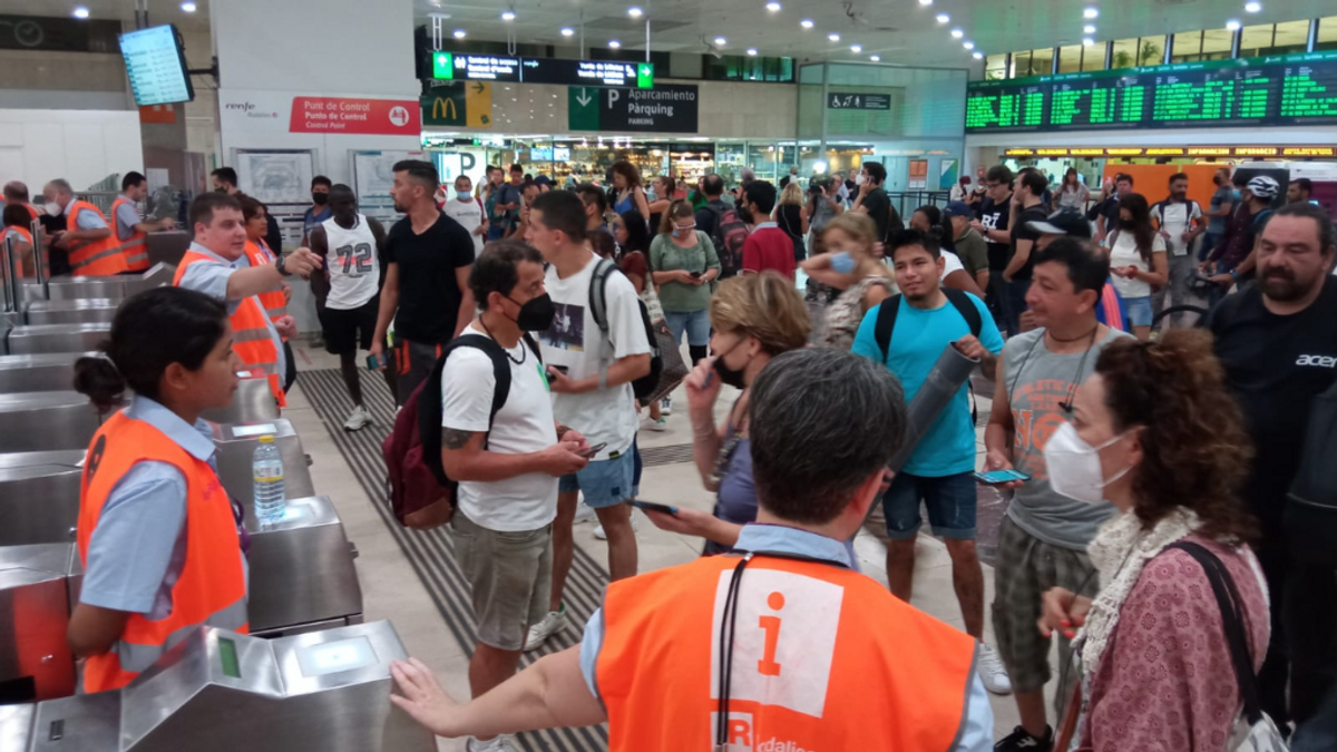 Pasajeros afectados en Sants Pasajeros afectados en Sants