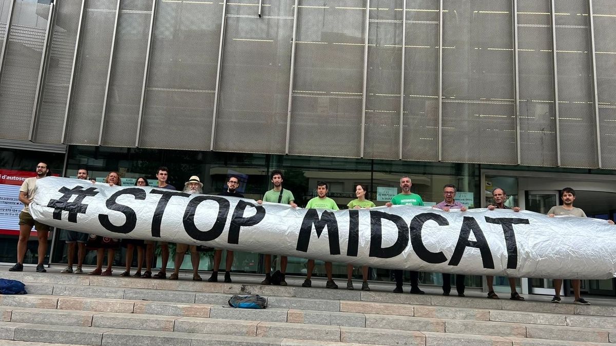 Protesta Stop MidCat agosto Girona EP