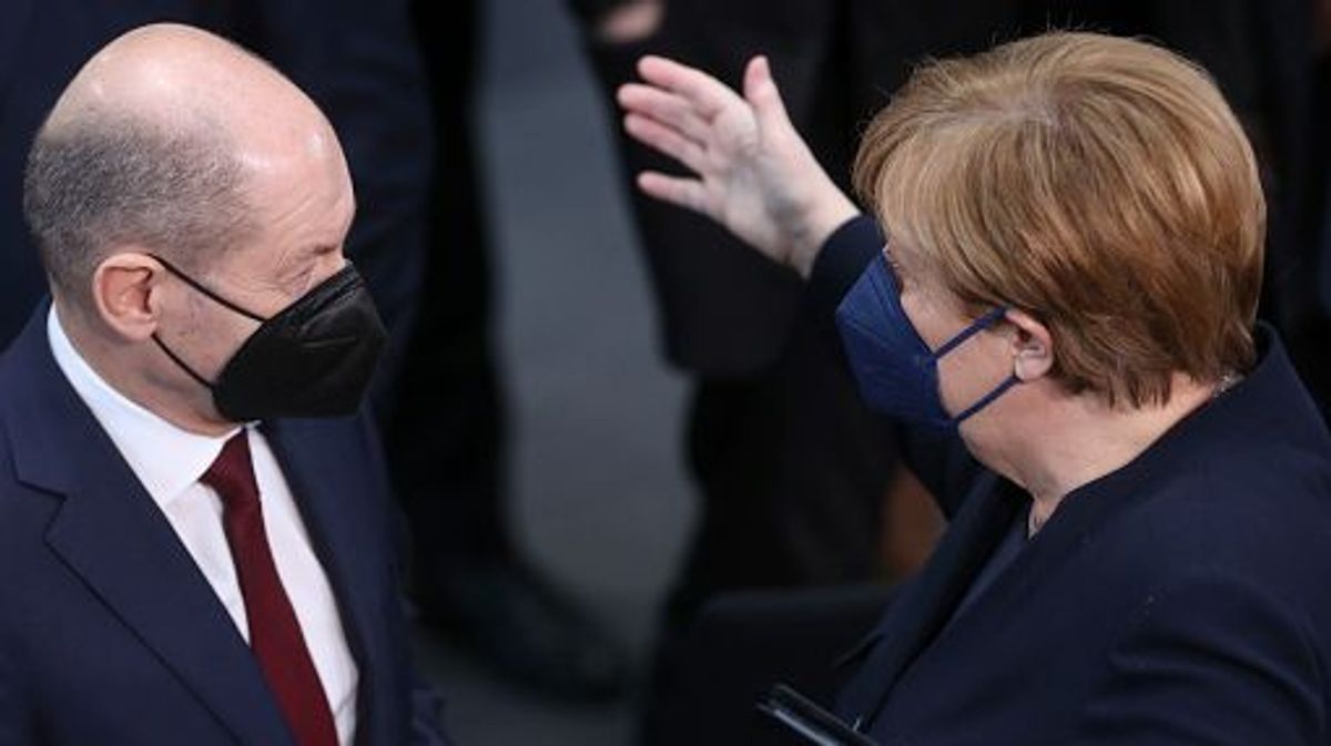 Scholz usa la herencia de Merkel para defenderse de la política energética Scholz usa la herencia de Merkel para defenderse de la política energética