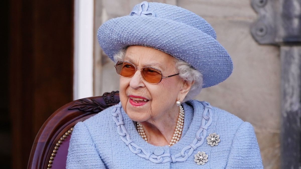 'The Crown' cesa temporalmente su rodaje "por respeto" a Isabel II: "Es una carta de amor para ella"