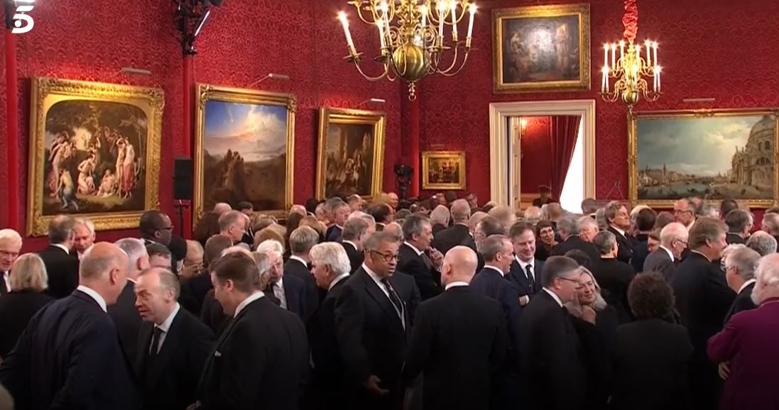 Carlos III, proclamado rey de Inglaterra