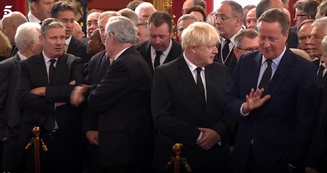 Carlos III, proclamado rey de Inglaterra