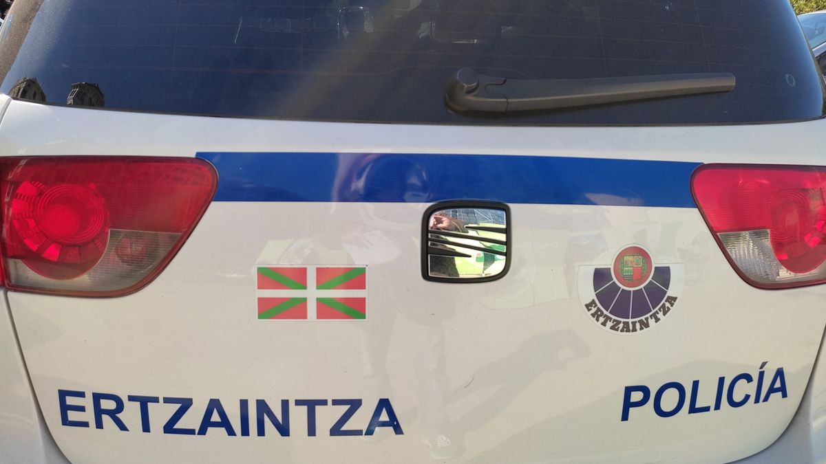 Coche patrulla de la Ertzaintza Coche patrulla de la Ertzaintza