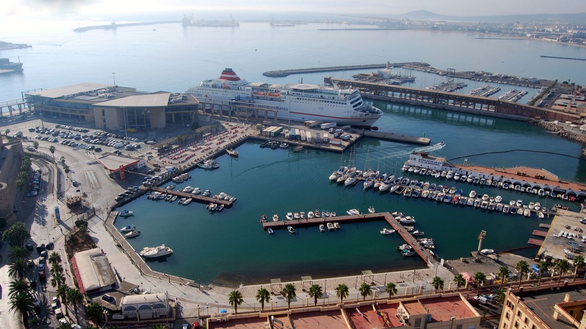 El puerto de Melilla El puerto de Melilla