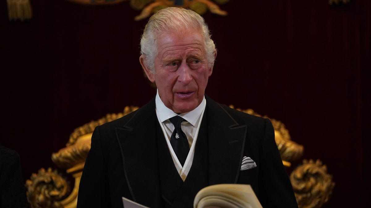 El Rey Carlos III habla durante el Consejo de Adhesión en el Palacio de San Jaime, donde es proclamado formalmente monarca El Rey Carlos III habla durante el Consejo de Adhesión en el Palacio de San Jaime, donde es proclamado formalmente monarca