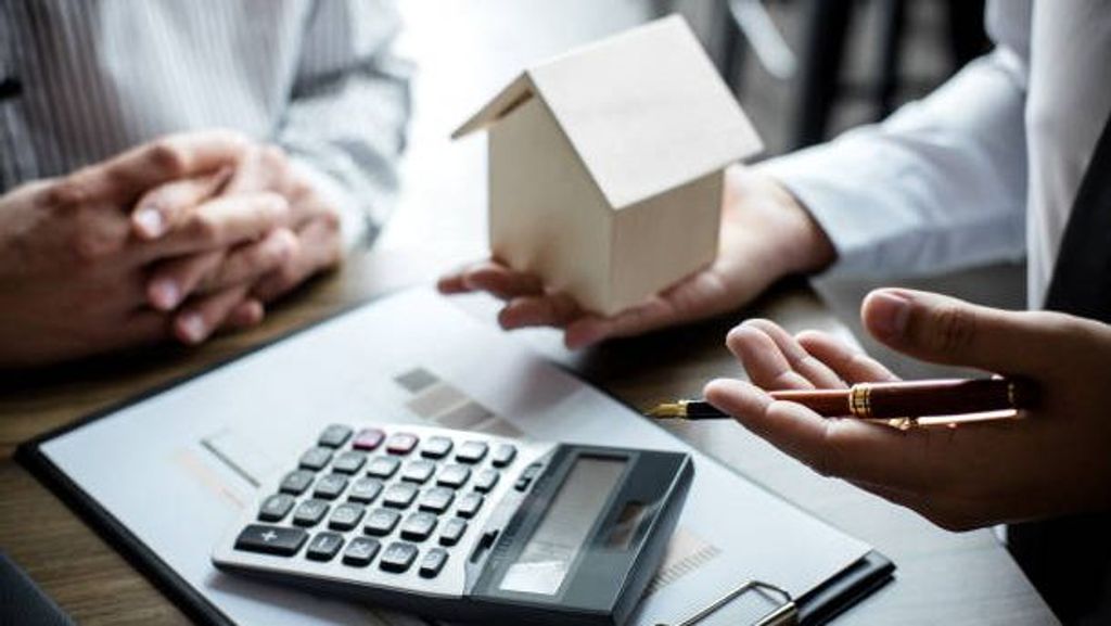 La advertencia que CaixaBank realiza a sus clientes a la hora de contratar un préstamo hipotecario