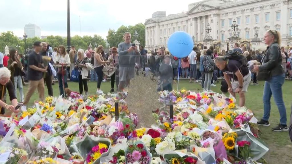 La bandera ha vuelto a ser izada en el Palacio de Buckingham