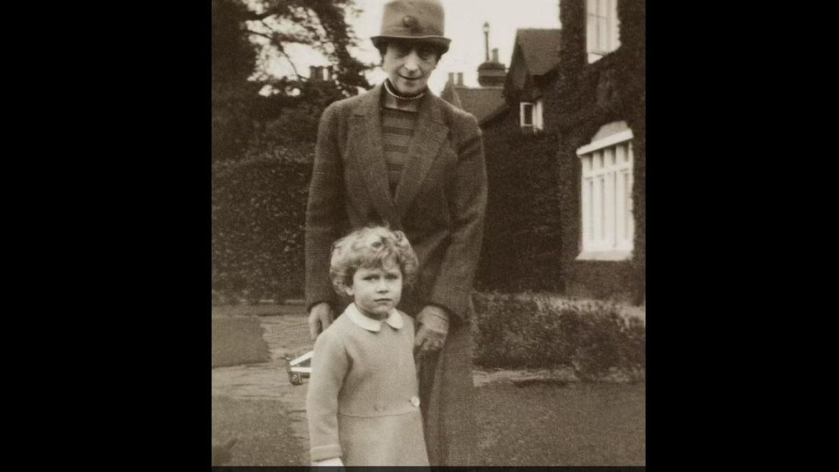 La foto jamás vista de la reina Isabel II: con solo 3 años junto a su tía abuela, la reina de Noruega