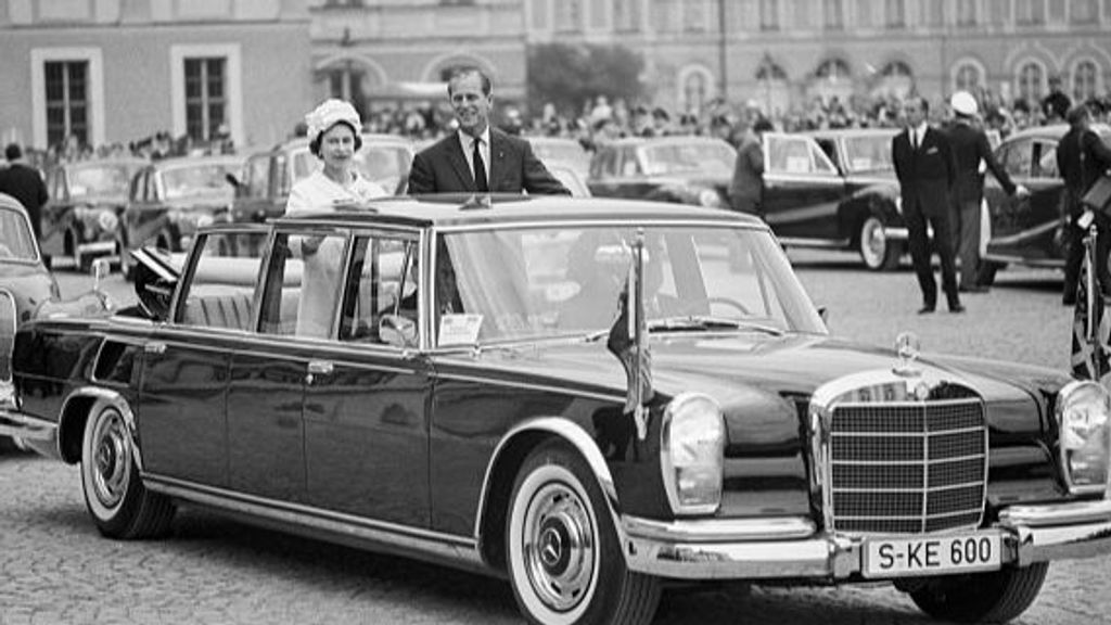 La reina Isabel II y su marido Felipe Mountbatten, el príncipe Felipe de Edimburgo en su visita a Alemania en 1965