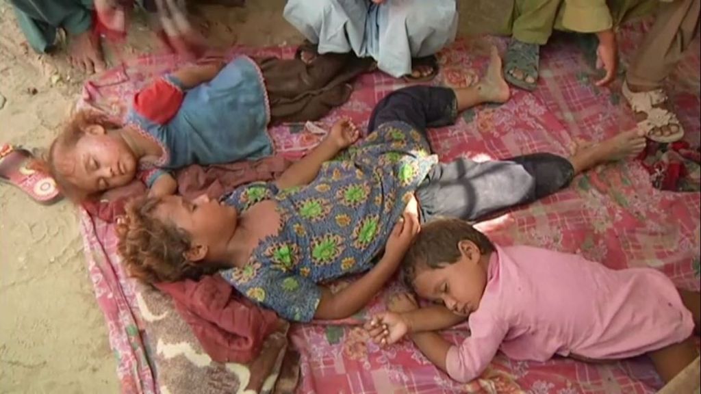 Las enfermedades asolan a los más vulnerables tras las inundaciones en Pakistán