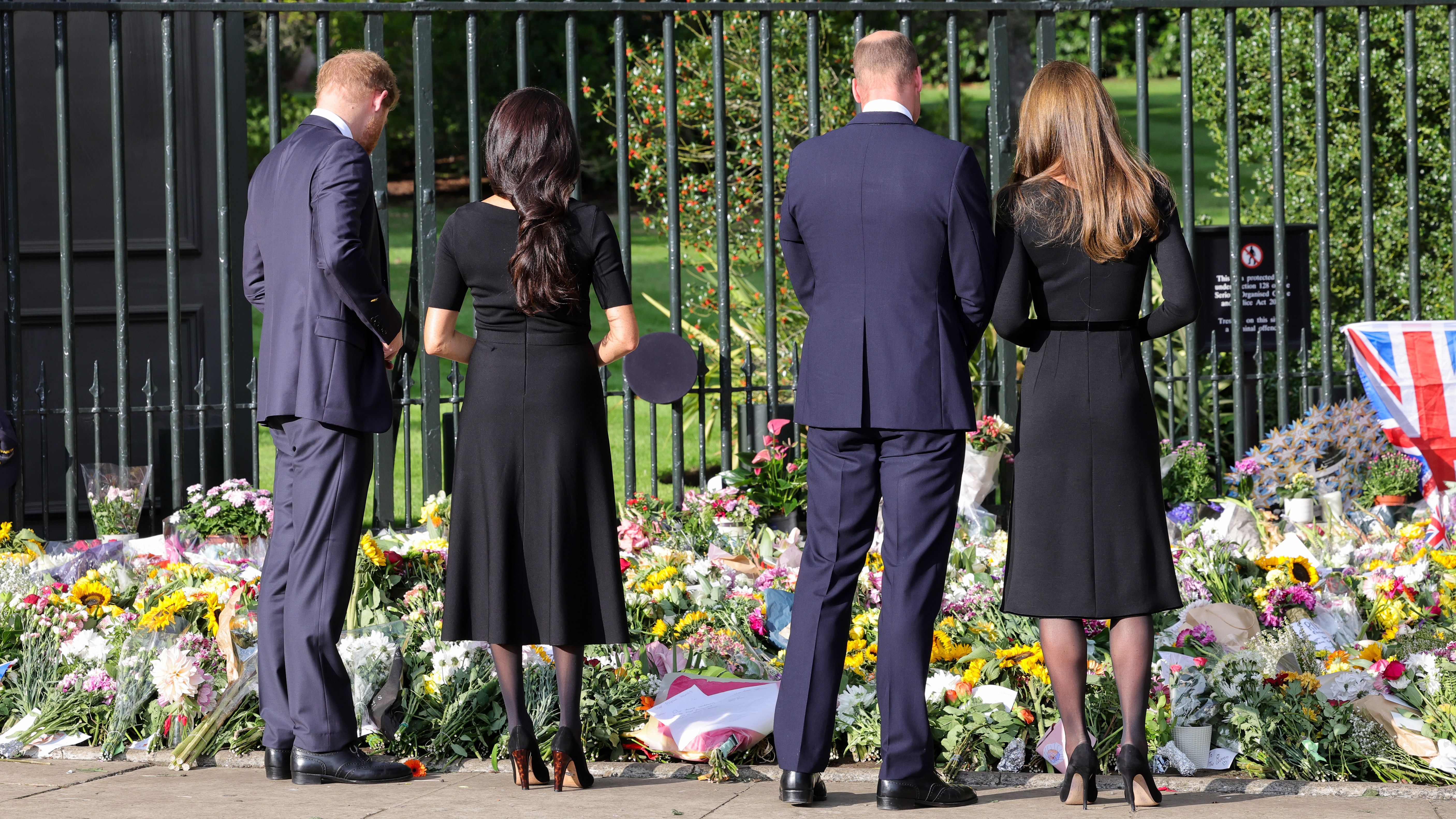 Los príncipes de Gales y los duques de Sussex agradecen juntos los homenajes a la reina Isabel II