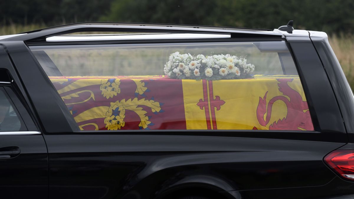 EuropaPress 4677391 11 september 2022 united kingdom dundee the hearse carrying the coffin of EuropaPress 4677391 11 september 2022 united kingdom dundee the hearse carrying the coffin of
