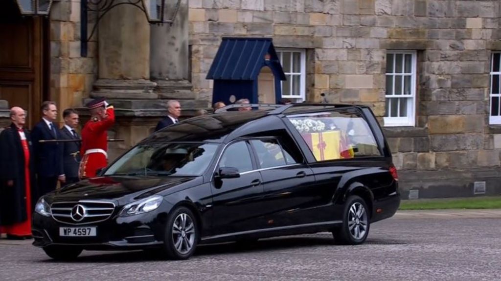 Los restos mortales de la reina Isabel II han llegado a Edimburgo