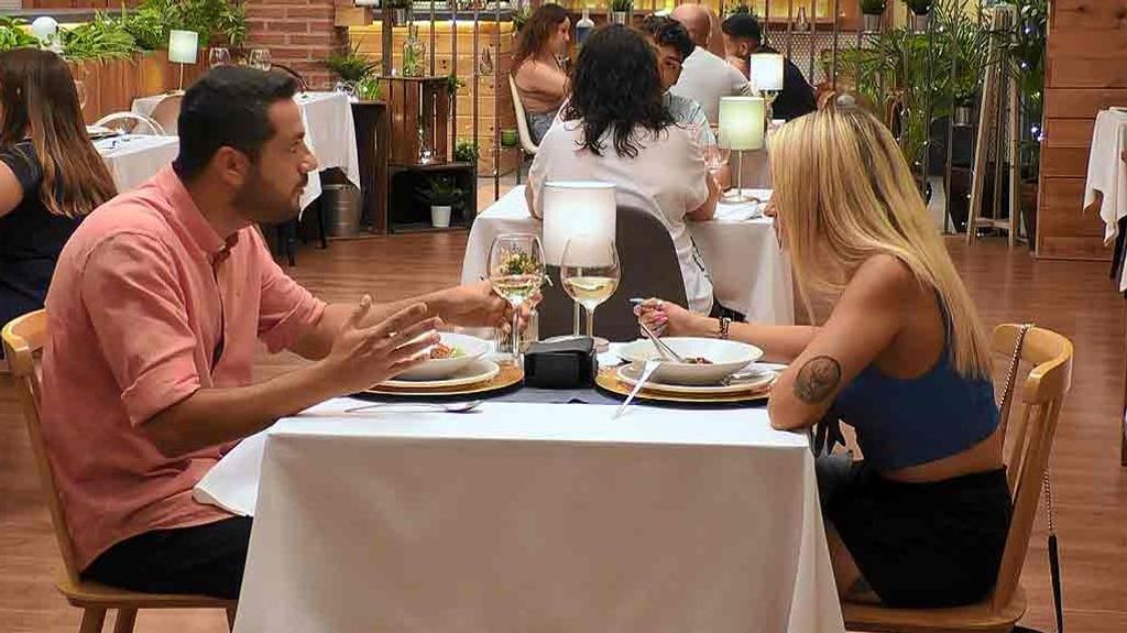 Ainhoa y Caio en 'First Dates'