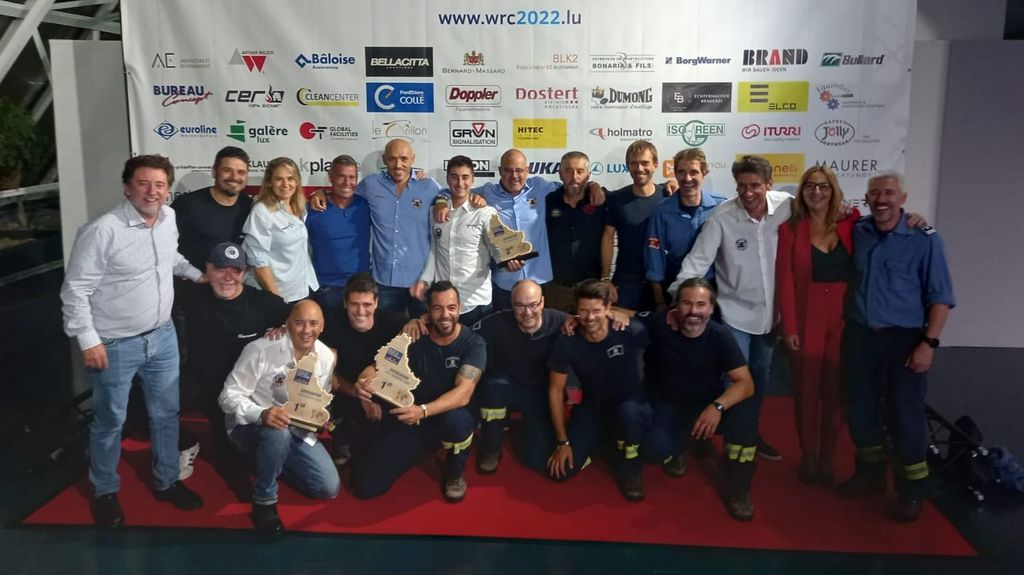 El equipo ganador al completo