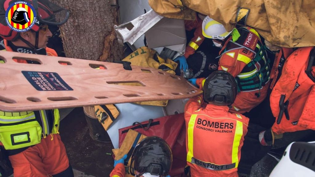 El equipod de bomberos de Gandía durante el concurso