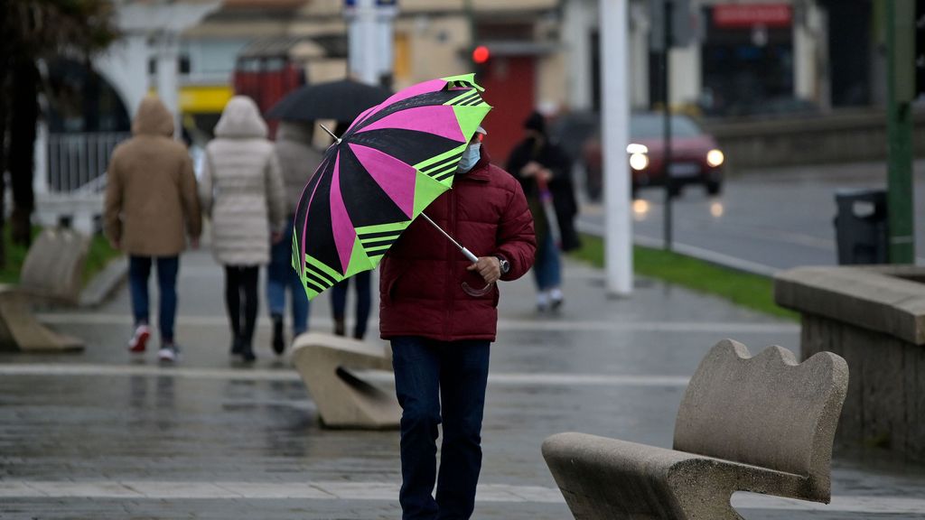 La borrasca ex-Danielle llega a España: comunidades en riesgo por lluvias y tormentas