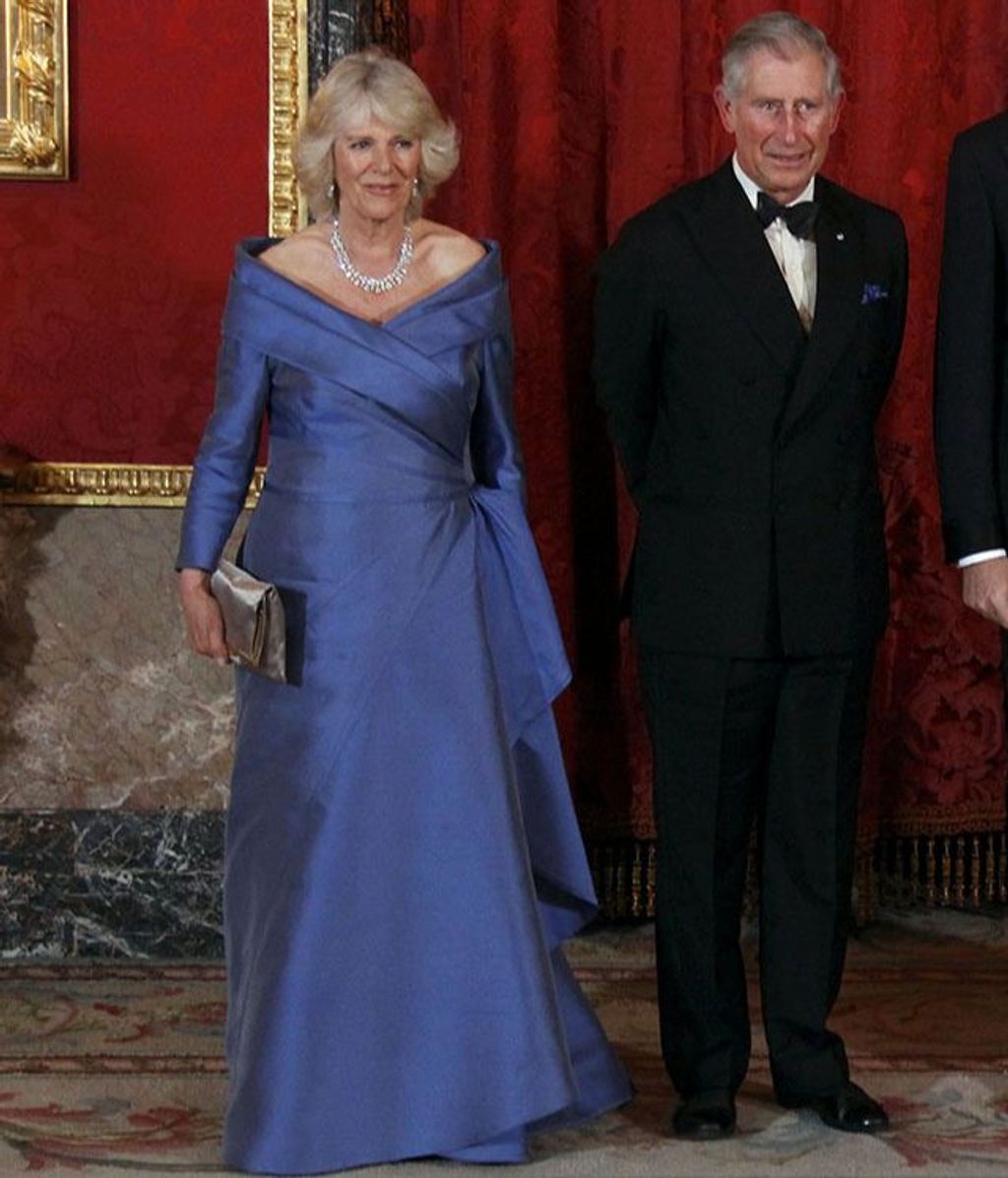 Los Principes de Asturias, Felipe y Letizia durante la cena de gala ofrecida al Principe Carlos de Inglaterra y a su esposa Camila Parker, Duquesa de Cornualles, en el Palacio Real de Madrid con motivo de su visita oficial a España. Photo by Jose L. Cuesta
261/cordon press
261/cordon press
Britain's Prince Charles and his wife Camilla, the Duchess of Cornwall, pose with Spain's Crown Prince Felipe and his wife Princess Letizia before a gala dinner at the Royal Palace in Madrid March 30, 2011