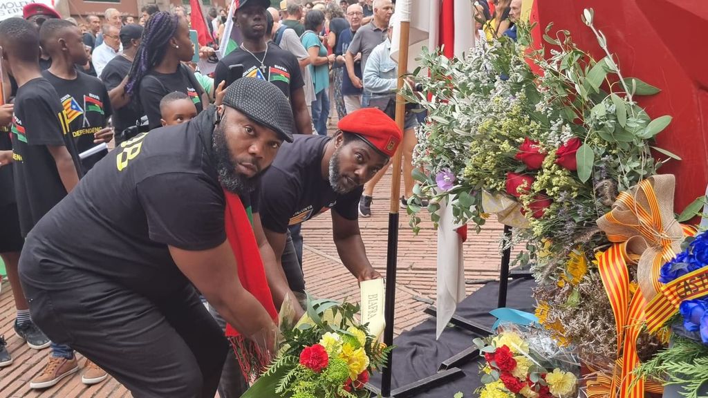 Ofrenta de independentistas de Biafra en el Fossar de les Moreres