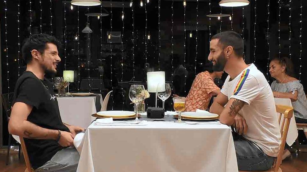 Santi y José durante su cita en 'First Dates'