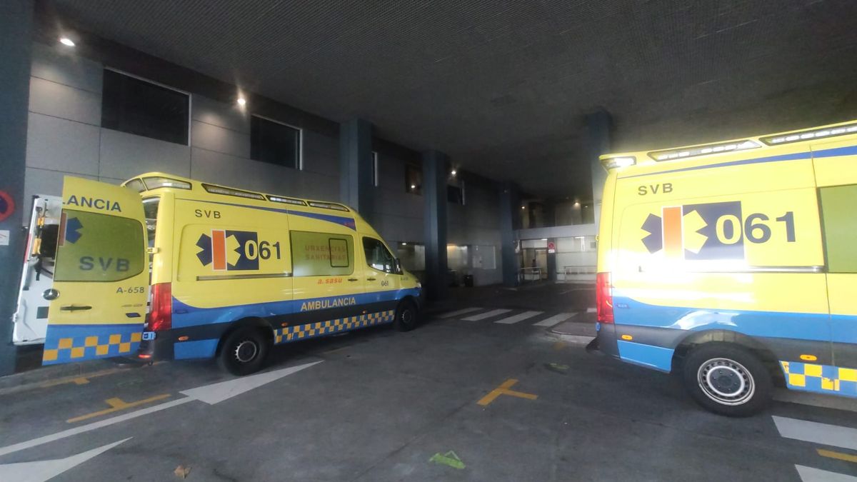 Ambulancias en el Hospital de A Coruña.
