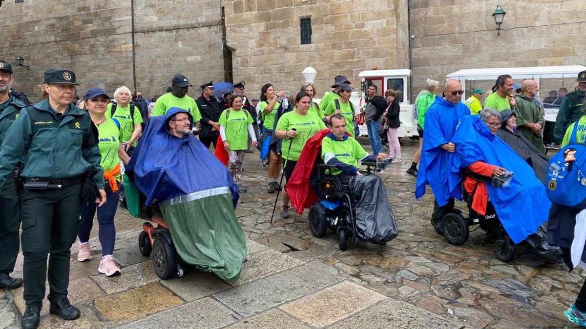 Cuatro personas con ELA completan en silla de ruedas el Camino de Santiago