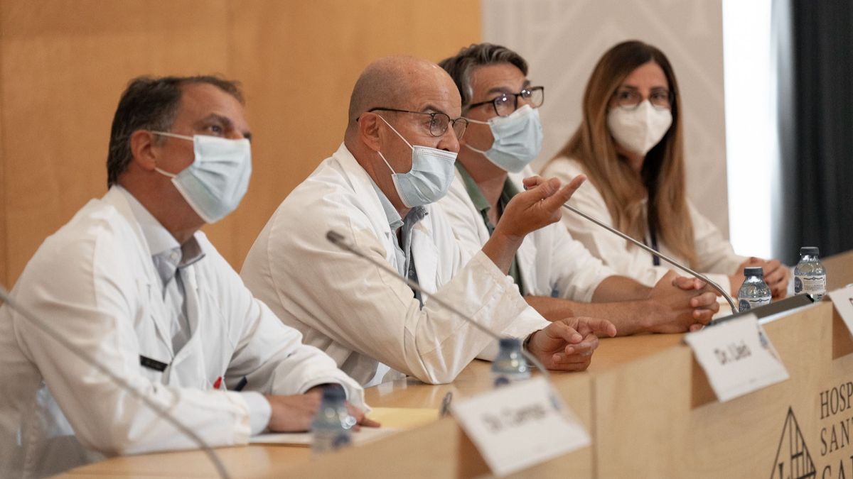 El responsable de la Unidad de Ictus del Hospital de la Santa Cruz y San Pablo, Joan Martí Fàbregas y su equipo médico El responsable de la Unidad de Ictus del Hospital de la Santa Cruz y San Pablo, Joan Martí Fàbregas y su equipo médico