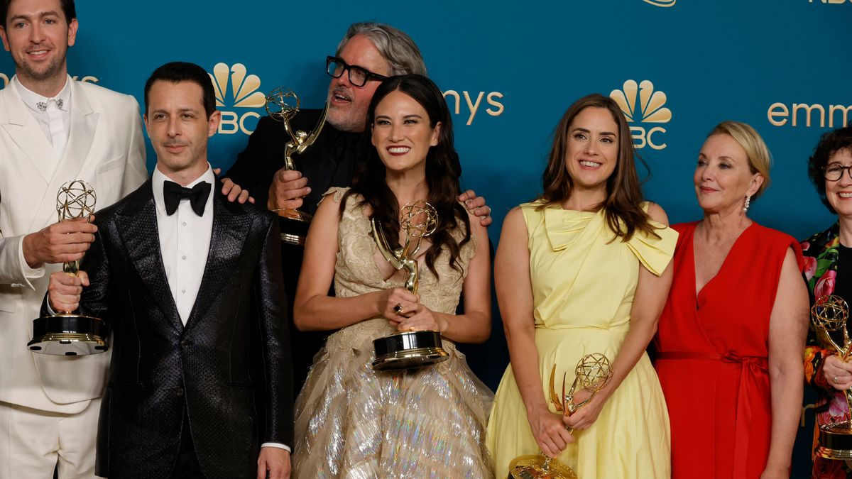 Elenco y equipo de 'Succession', ganadores de Mejor Serie Dramática en los Emmy 2022
