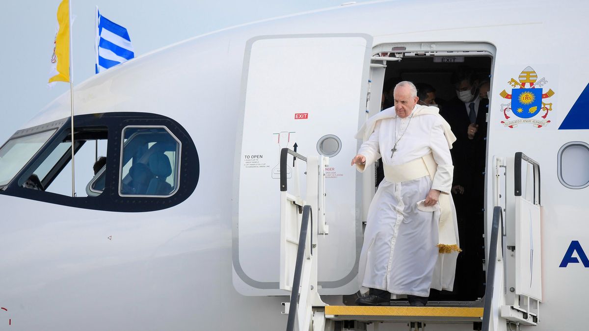 EuropaPress 4126830 handout 04 december 2021 greece athens pope francis disembarks his plane EuropaPress 4126830 handout 04 december 2021 greece athens pope francis disembarks his plane