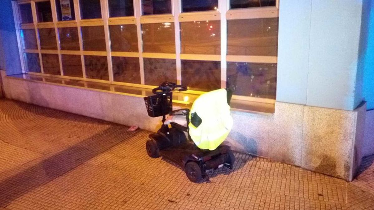 La silla en el lugar donde la encontraron los agentes municipales. La silla en el lugar donde la encontraron los agentes municipales.