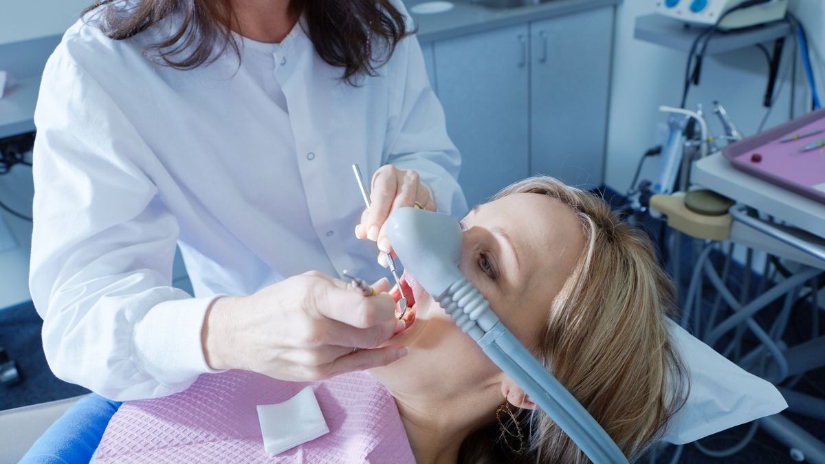 Los dentistas alertan sobre los riesgos de consumir el 'gas de la risa' Los dentistas alertan sobre los riesgos de consumir el 'gas de la risa'