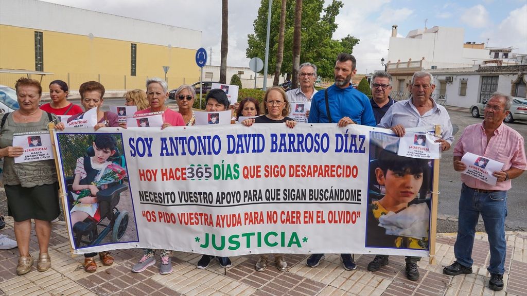 Manifestación convocada este martes en Morón de la Frontera con motivo del primer aniversario de la desaparición de un menor con discapacidad.