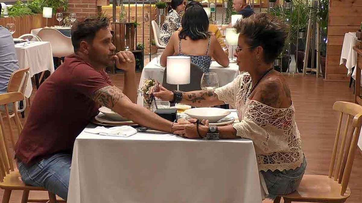 Mari Cruz le pone el preservativo a su cita de ‘First Dates’: “Está loca”