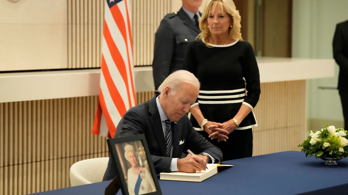 US President Biden Pays His Respects Following the Death of Queen Elizabeth II