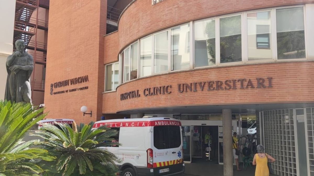El Hospital Clínico de Valencia cierra los grifos de una planta ante un posible caso de legionela El Hospital Clínico de Valencia cierra los grifos de una planta ante un posible caso de legionela