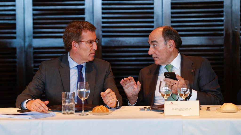 Feijóo comparte confidencias con Sánchez Galán el pasado 30 de junio en Getxo