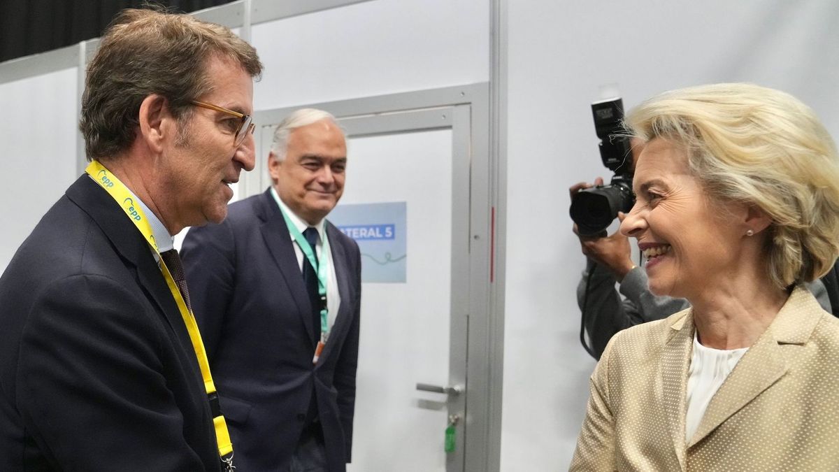 Feijóo saluda a la presidenta de la Comisión Europea, Ursula von der Leyen, en Róterdam