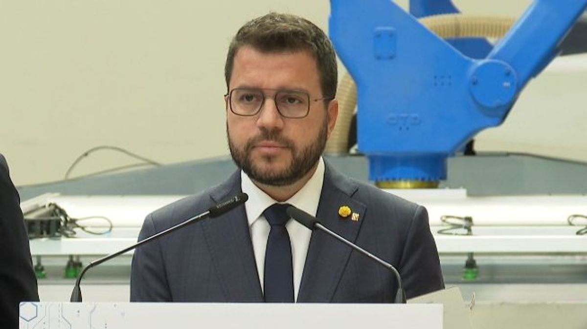 Pere Aragonès, durante la visita a la empresa Ondunova Pere Aragonès, durante la visita a la empresa Ondunova