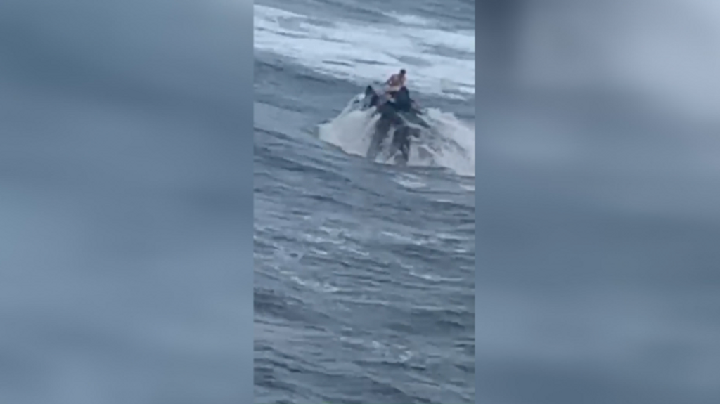 Rescate in extremis de dos inmigrantes en Ceuta