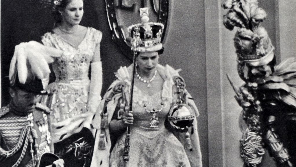 Isabel II el día de su coronación en 1953
