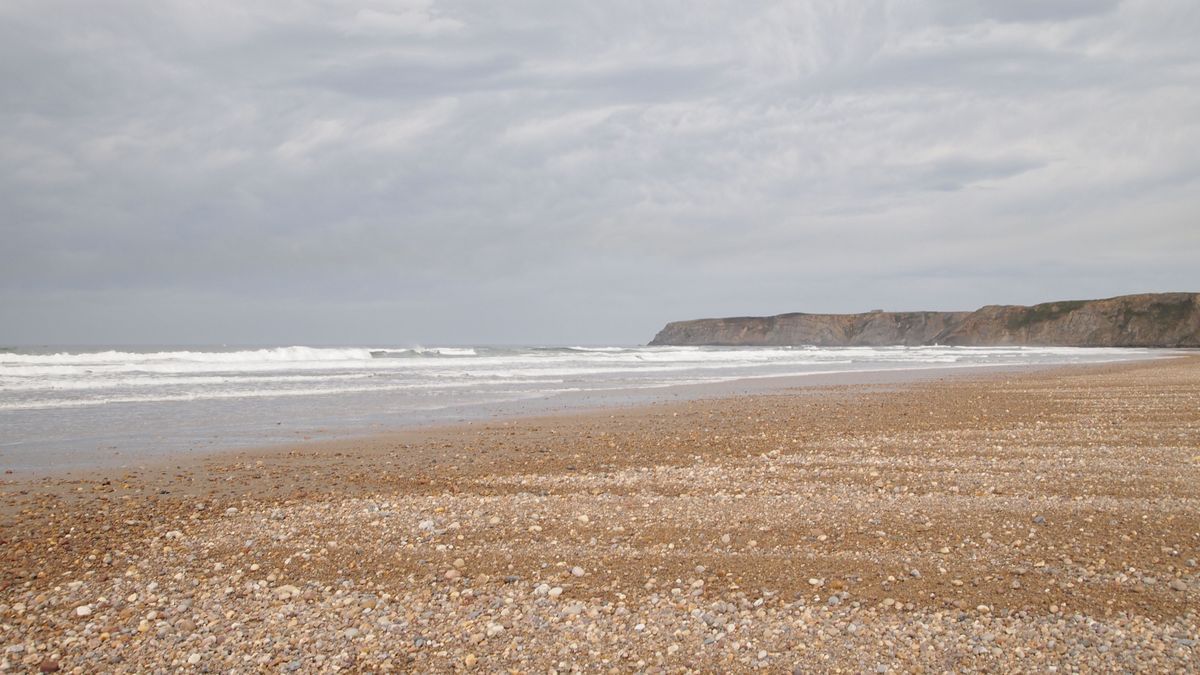 Localizan el cuerpo sin vida de un hombre en la playa de Xagó, Asturias